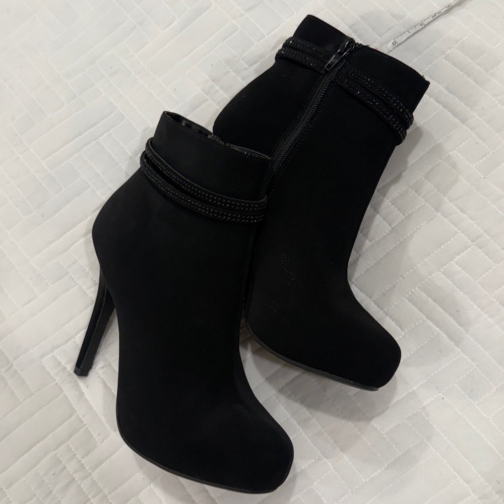 Madeline Stuart‎ Black Faux Suede Rhinestone Stiletto Ankle Boots 8M - Picture 4 of 7